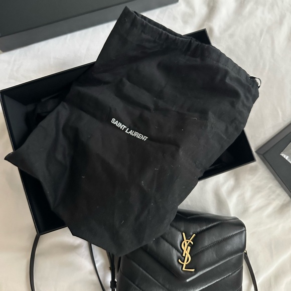 YSL Toy Loulou Leather Crossbody Bag in black and gold - Picture 13 of 15